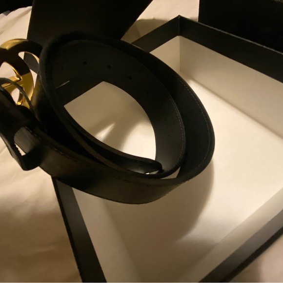 GUCCI belt Marmont leather with shiny gold buckle - Picture 7 of 13